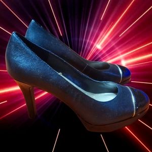 TAHARI *Laurie Conservative Cap Toe Heels 8.5